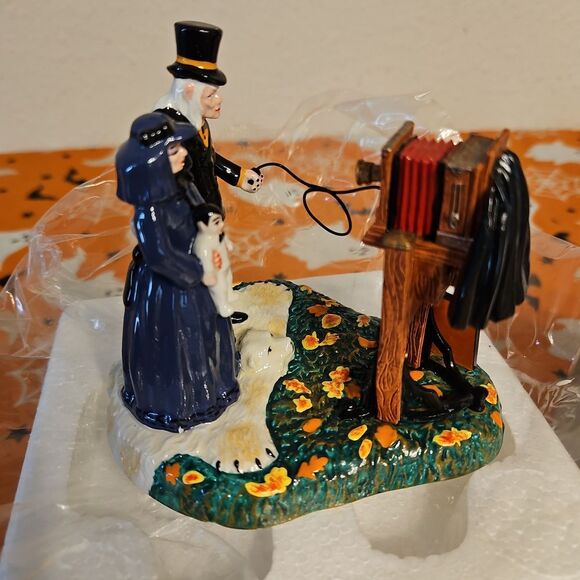 Department 56 "A Gravely Haunting" Halloween Small Snow Village Figurine - Picture 6 of 7